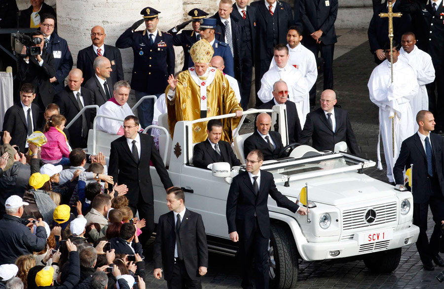Бенедикт XVI на площади Святого Петра в Ватикане. © Giampiero Sposito/ Reuters