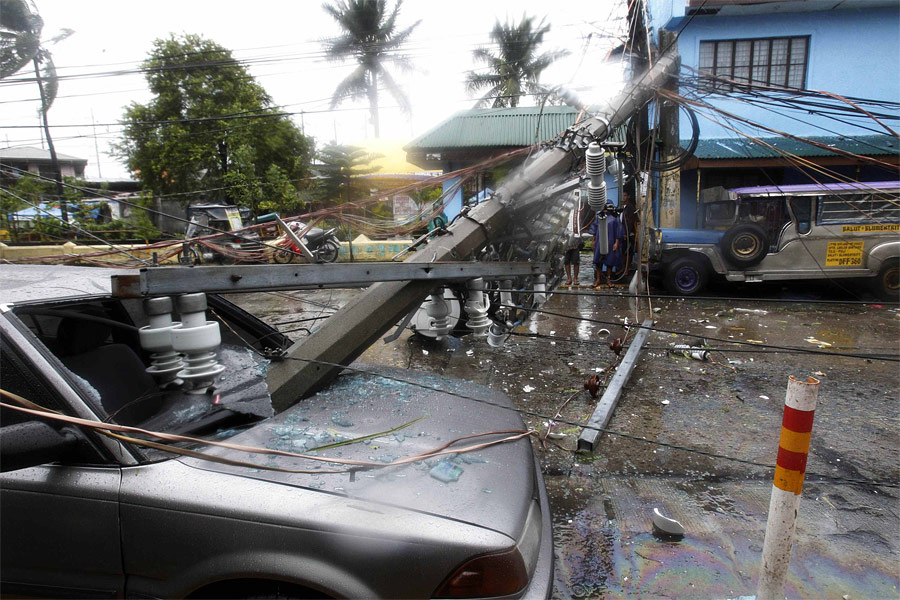 Так выглядят многие поселения после удара стихии. © Romeo Ranoco/Reuters