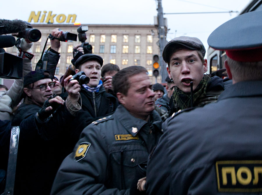 Член оппозиционного движения «Другая Россия» Дмитрий Путенихин (второй справа). © Виталий Рагулин/ИТАР-ТАСС