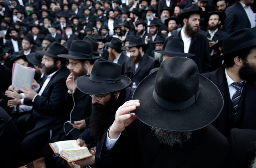 На ежегодной конференции в Нью-Йорке собралось более тысячи раввинов иудейского движения Любавич. © Seth Wenig/АP Photo