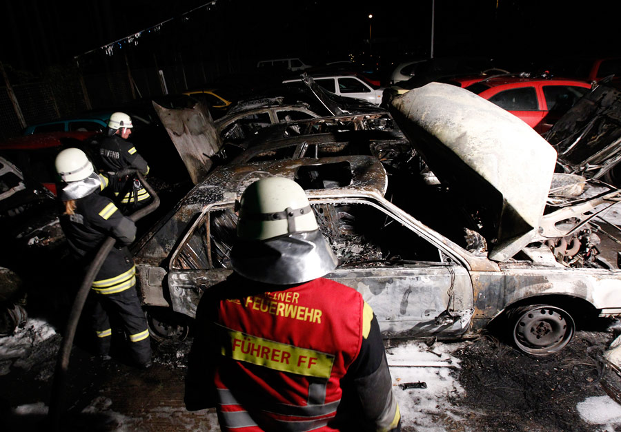 Задержанного обвиняют в поджоге более 100 автомобилей. © Thomas Peter/Reuters