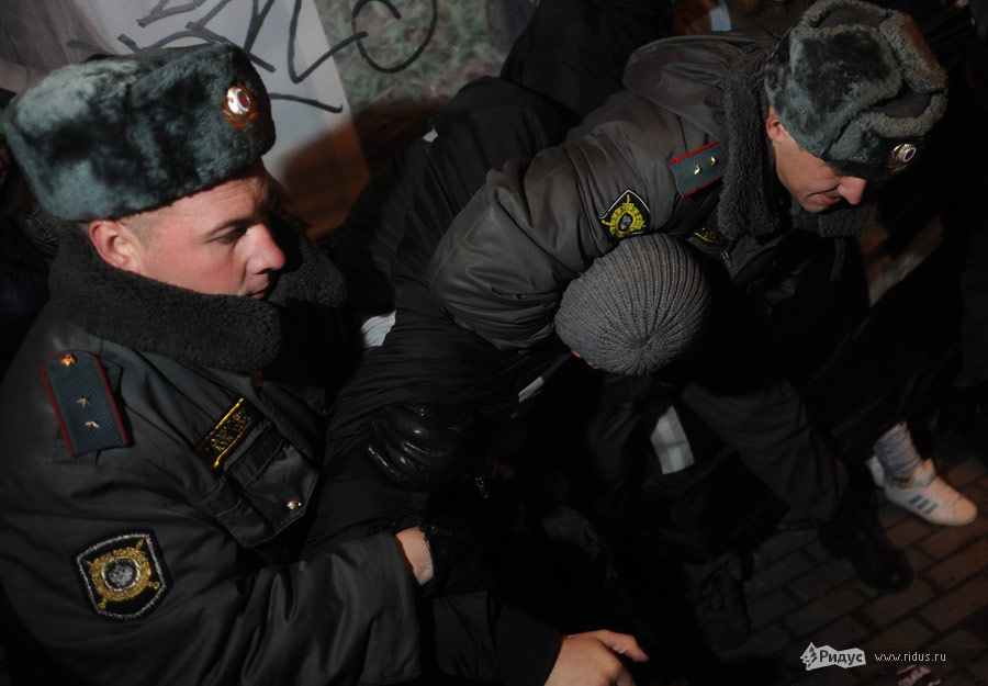 Задержание оппозиционеров на Триумфальной площади в Москве 15 ноября 2011. © Василий Максимов/Ridus.ru