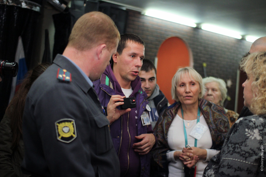 Наблюдетели на выборах мэра Химок.  © Dmitry Naydin