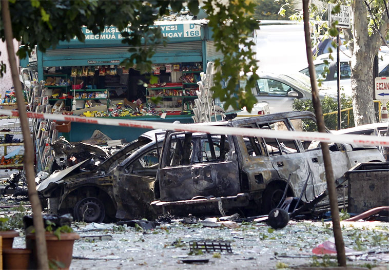Последствия взрыва в центре Анкары. © Umit Bektas/Reuters