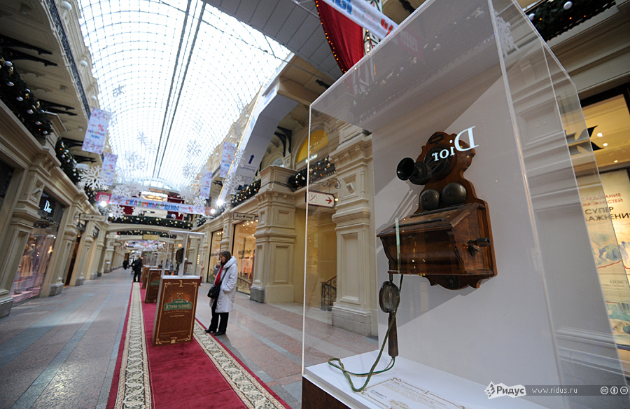 Выставка раритетных телефонных аппаратов «Связь времен» в ГУМе. © Антон Белицкий/Ridus.ru