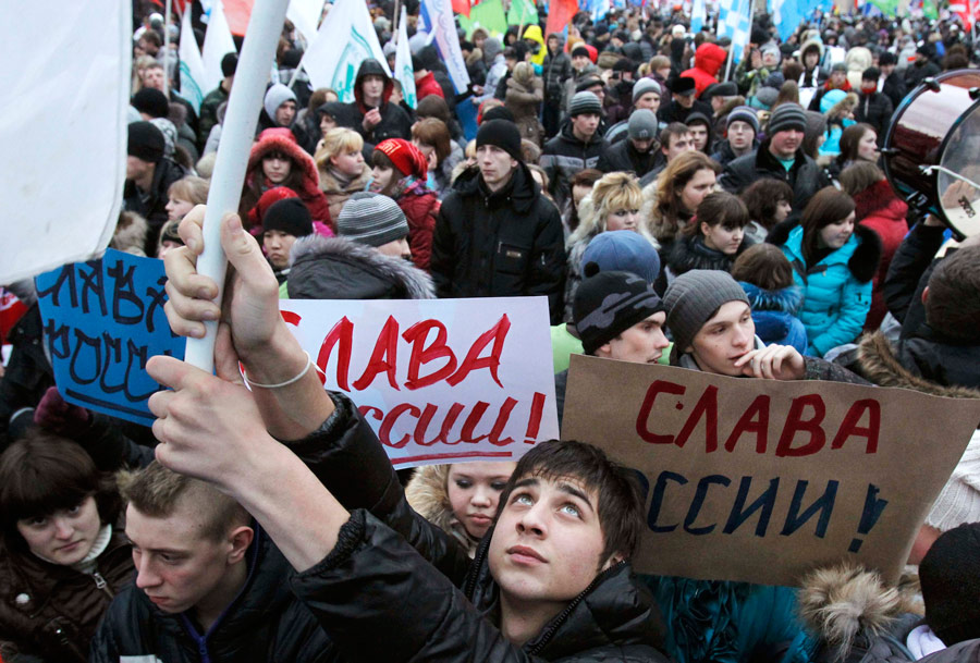 Митинг сторонников «Единой России» на Манежной площади в Москве 12 декабря 2011 года. © Denis Sinyakov/Reuters