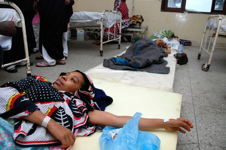 В больницу привозят пострадавших. © Reuters / STR