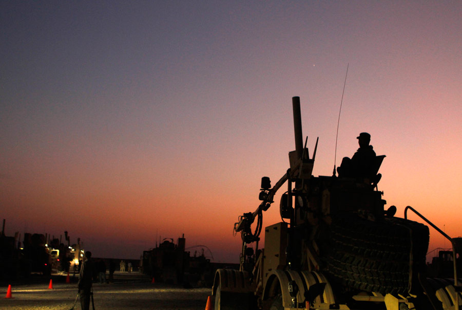 Последние американские солдаты покидали Ирак под покровом ночи. © Maya Alleruzzo/AP Photo