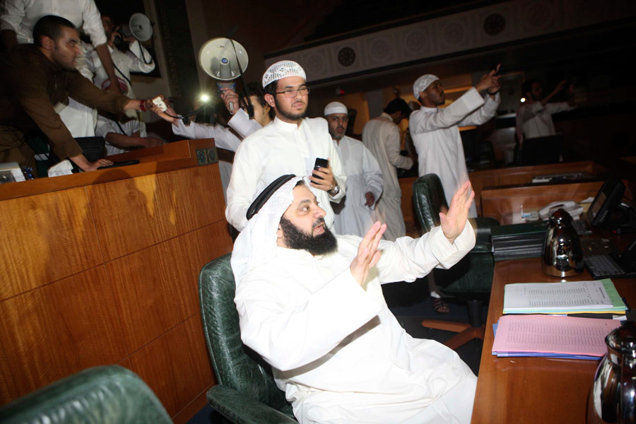 Протестующие в Национальной ассамблее Кувейта, © REUTERS