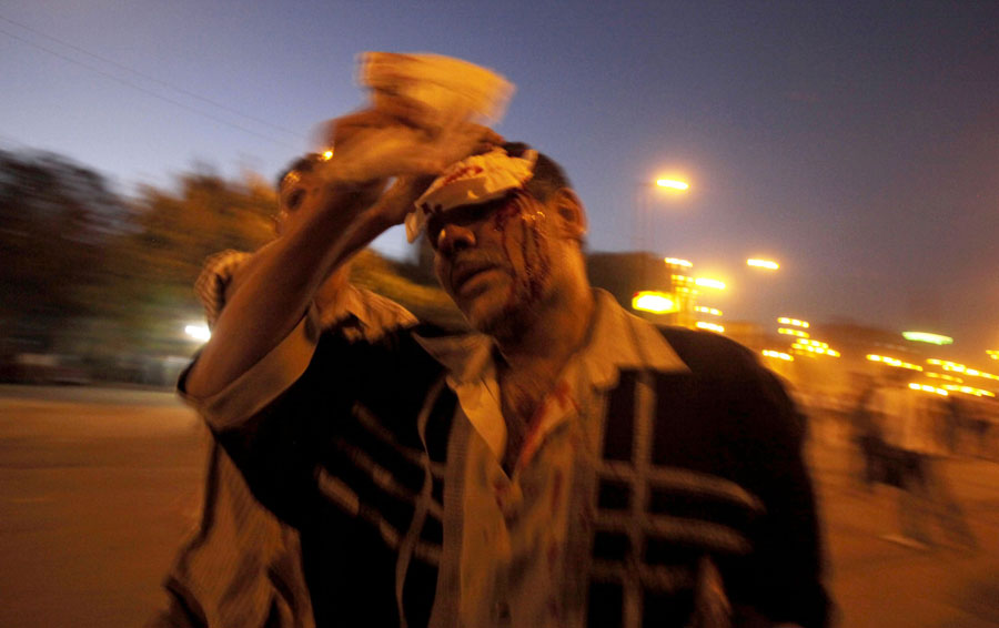 Один из участников акции протеста после боя с военной полицией. © MOHAMED ABD EL GHANY/Reuters
