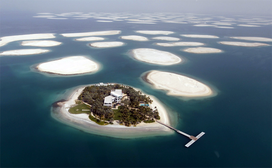 Готовый к заселению остров искусственного архипелага The World у береговой линии Дубая. © Jumana El Heloueh/Reuters