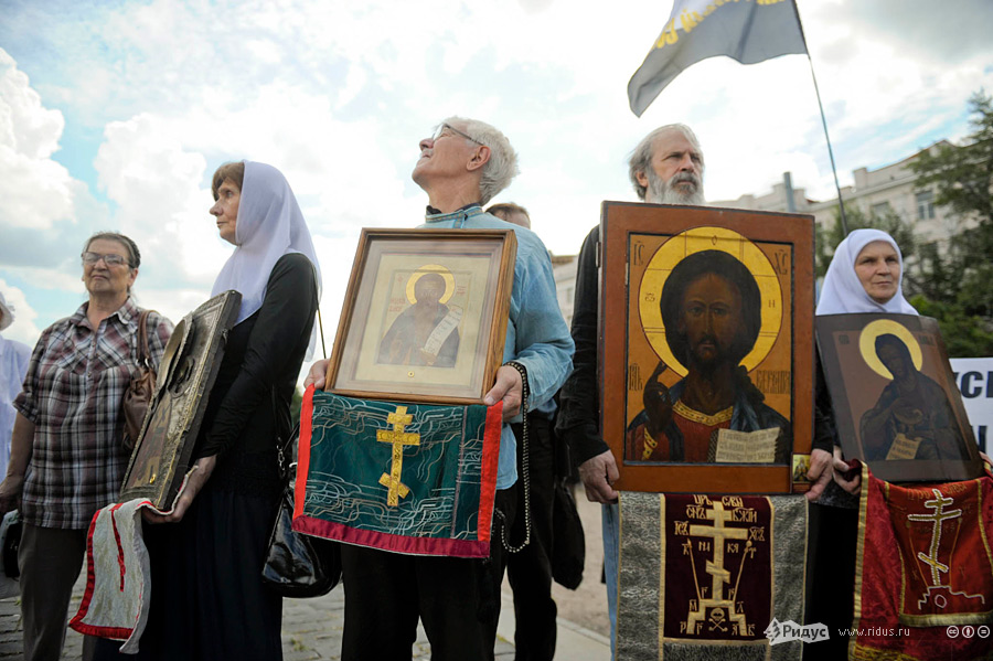 Православные активисты потребовали повторения панк-молебна Pussy Riot