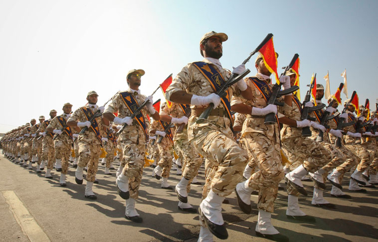 Выступление пехотинцев иранской революционной гвардии. © Stringer/Reuters