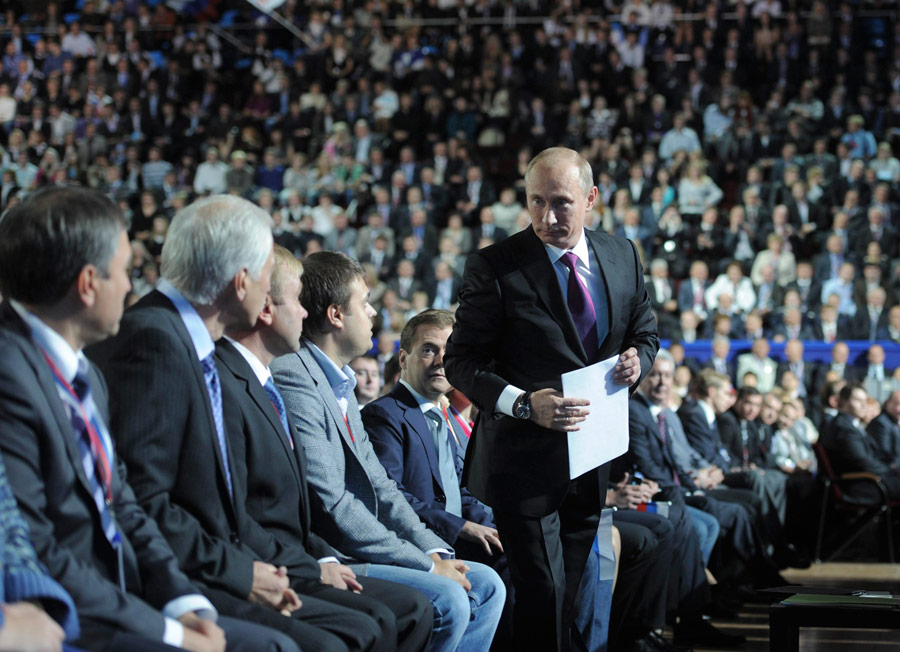 Владимир Путин готовится к выступлению. © Pool/Alexei Druzhinin/RIA Novosti