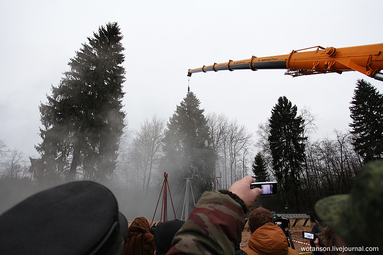 Церемония сруба самой главной новогодней елки страны в подмосковном Волоколамске. © wotanson.livejournal.com