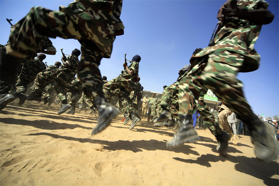 Праздничный марш солдат Сил народной обороны Судана. © Mohamed Nureldin Abdallah/Reuters