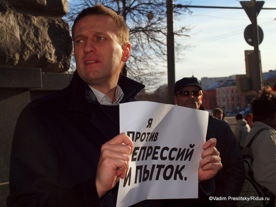 Алексей Навальный в пикете на  Акции 
