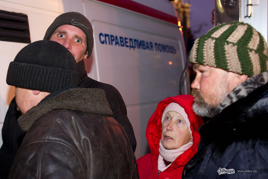 Очередь у машины Справедливой помощи на Павелецком вокзале © Екатерина Бычкова/Ridus.ru