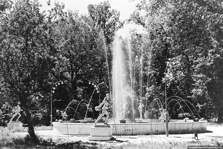 77. Таким был фонтан «Каменный цветок» в фабричном парке. Фото из архива ДК «Шерстяник».