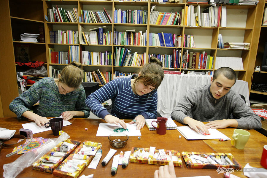 Шведские студенты исследуют методы программы адаптации Каритас © Антон Тушин/Ridus.ru
