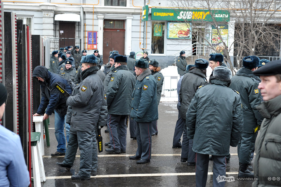 Последние приготовления перед проведением митинга «За честные выборы» 24 декабря 2011 года. © Антон Тушин/Ridus.ru
