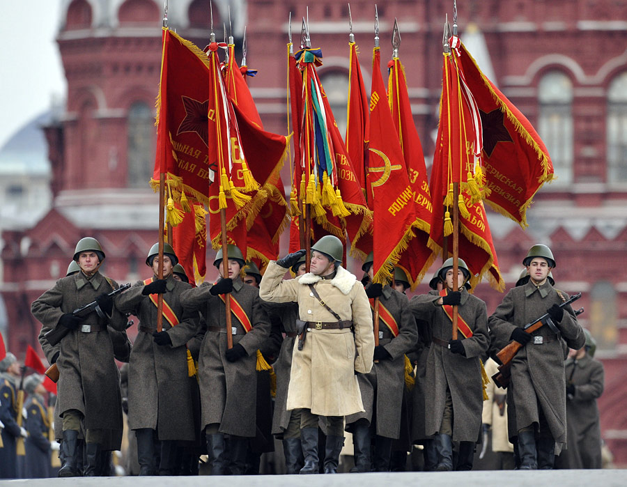 Торжественное шествие в честь 70-й годовщины военного парада 1941 года. © Алексей Куденко/РИА Новости
