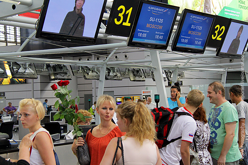 Началась регистрация пассажиров на рейс Аэрофлота SU-1125 до Москвы.