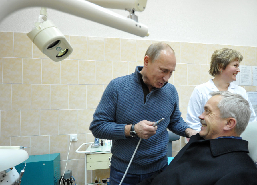 Путин пригрозил, что сам вылечит зубы белгородскому губернатору старой бормашиной Смотрите оригинал