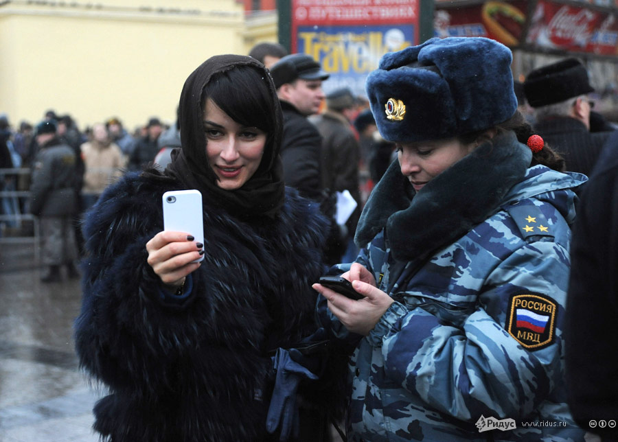 Тина Канделаки во время митинга на Площади Революции 10 декабря 2011 года. © Василий Максимов/Ridus.ru