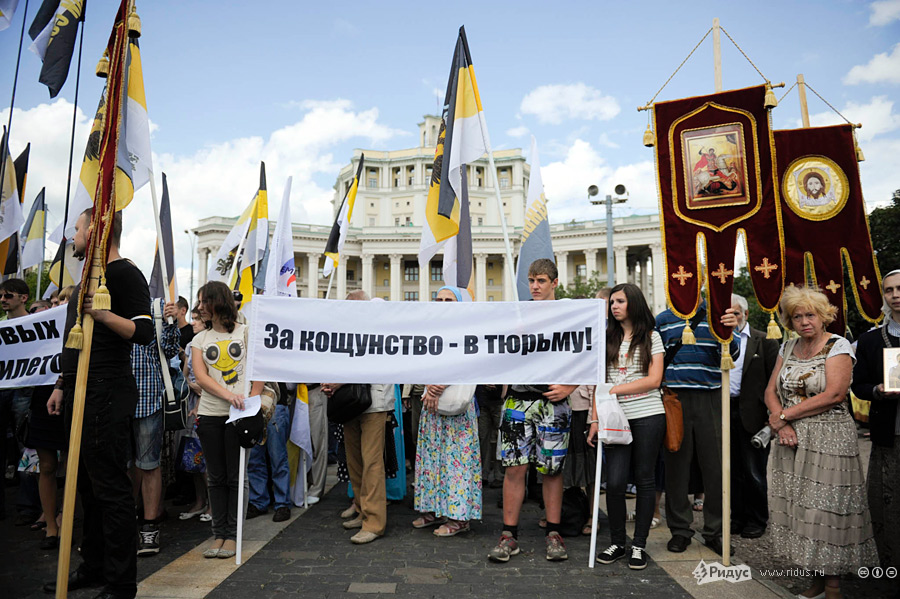 Православные активисты потребовали повторения панк-молебна Pussy Riot