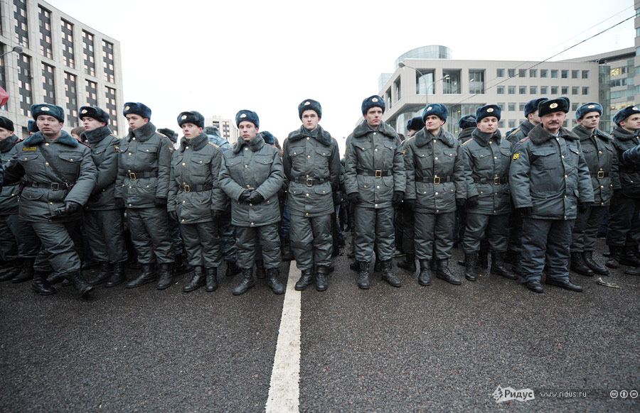 Сотрудники полиции во время митинга в Москве 24 декабря 2011 года. © Антон Тушин/Ridus.ru