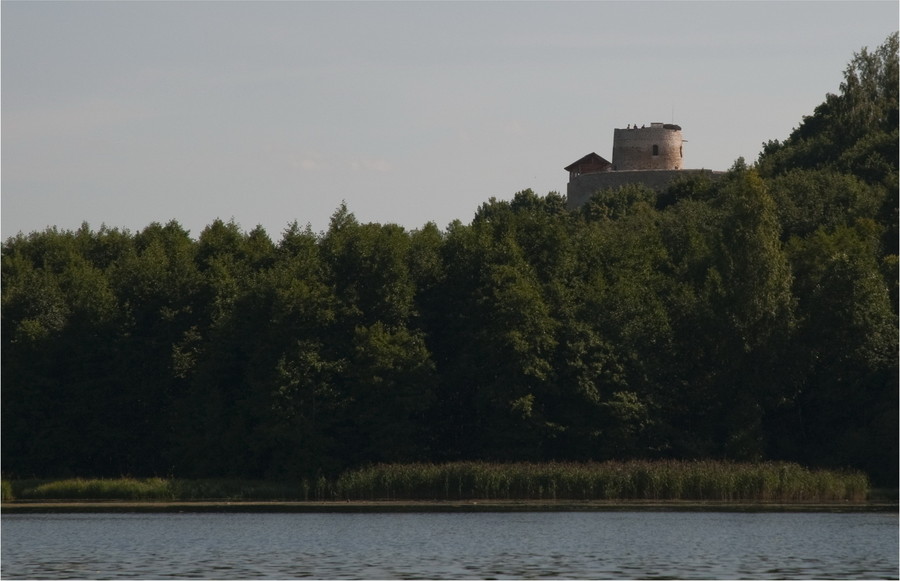 Изборская крепость с Городищенского озера