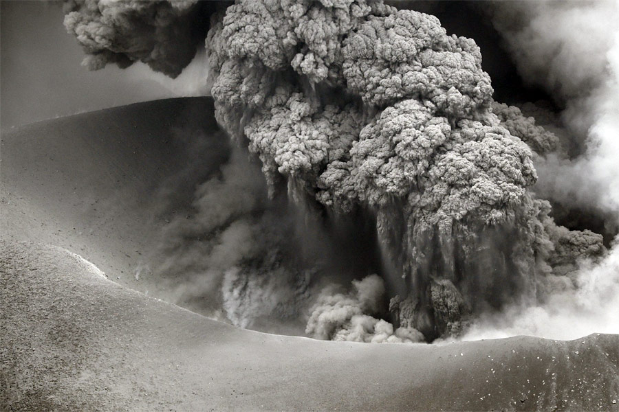Извержение вулкана Симмоэ в Японии. © Kyodo/Reuters