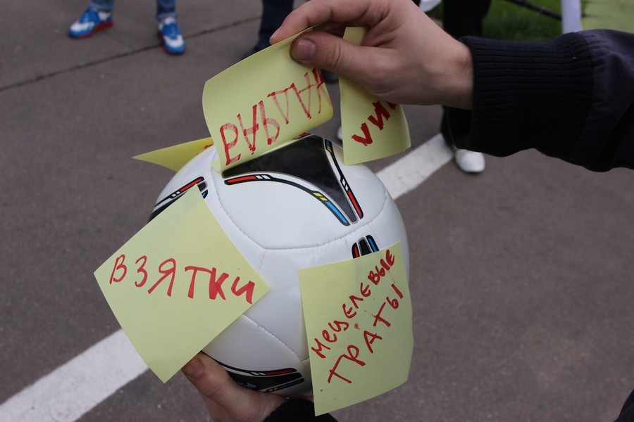 Футбольные фанаты на пикете у счетной палаты / фото Хвостов Руслан / ridus.ru