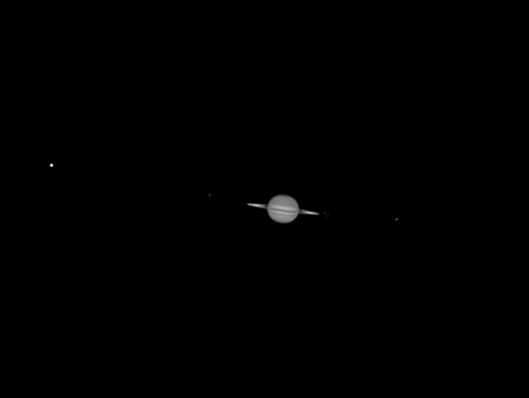А вот такой Сатурн можно увидеть в небольшой любительский теле-скоп.