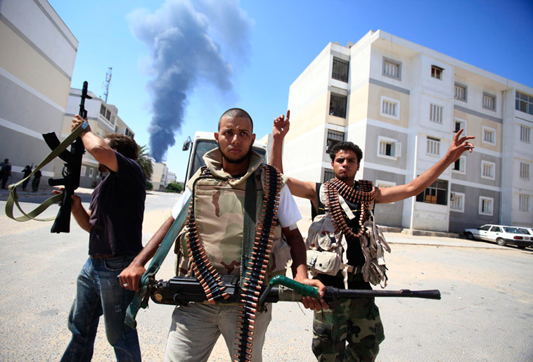 Ливийские боевики в Триполи. © Reuters / ZOHRA BENSEMRA