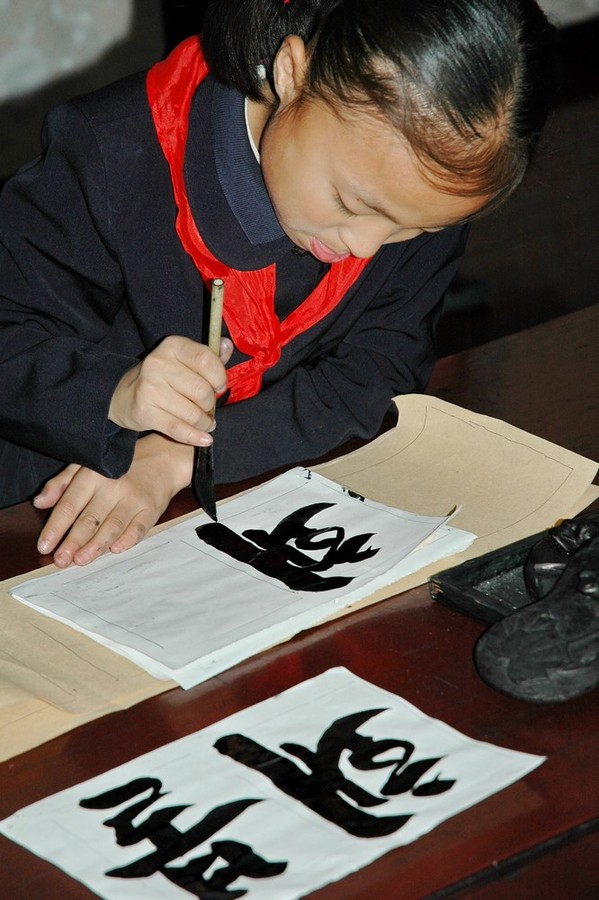 Урок каллиграфии в Пхеньянском доме пионеров