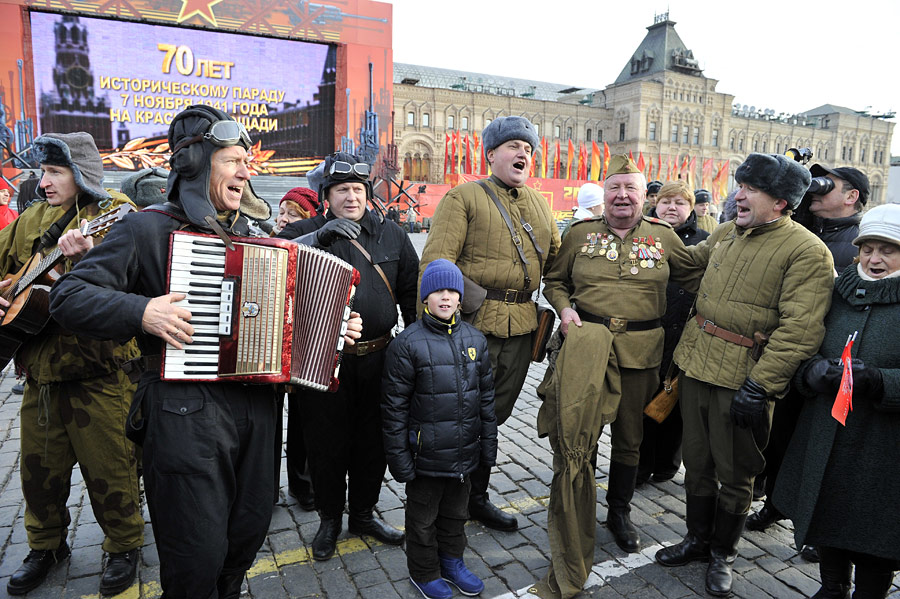 Торжественное шествие в честь 70-й годовщины военного парада 1941 года. © Алексей Куденко/РИА Новости