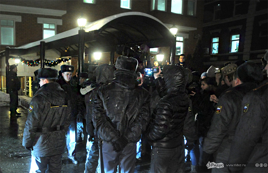 Пикет в защиту Сергея Удальцова у здания Тверского суда 26 декабря 2011 года. © Василий Максимов/Ridus.ru