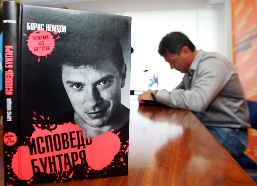 Борис Немцов на презентации своей книги в 2007 году. © Виталий Белоусов/ИТАР-ТАСС