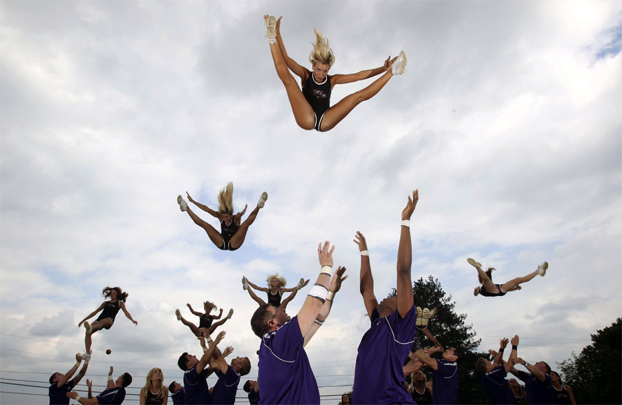 Тренировка команды черлидерш Baltimore Ravens. © Jason Reed/Reuters