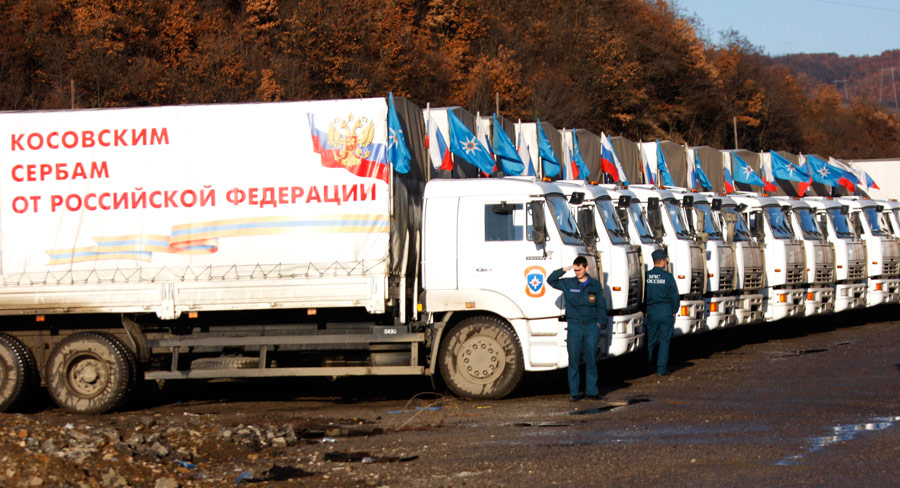 Автоколонна МЧС РФ перед отправкой из Косово. © Zveki/AP Photo
