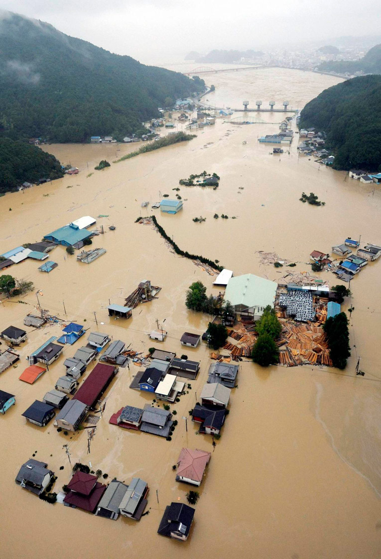 Так выглядит с воздуха затопленный во время тайфуна жилой район в Кихо, префектура Миэ. © Reuters