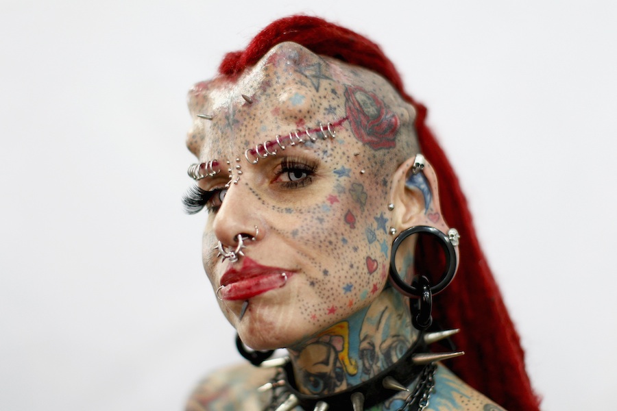 Участница выставки Expo Tattoo 2012 Venezuela в Каракасе 'женщина-вампир' Кристерна из Мексики. © Jorge Silva/Reuters