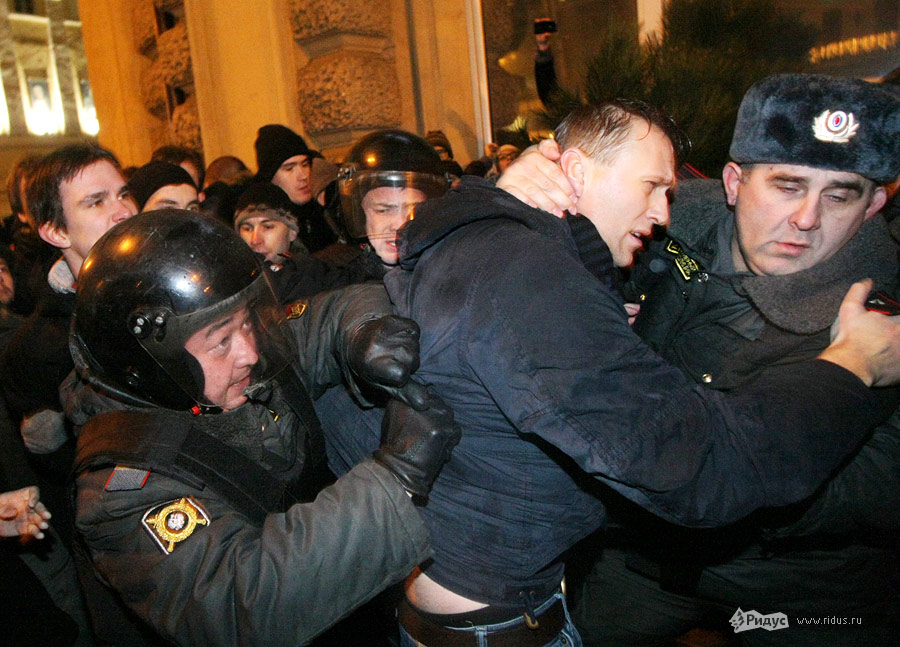 Задержание Алексея Навального (в центре) на митинге «Солидарности» 5 декабря 2011 года. © Антон Тушин/Ridus.ru