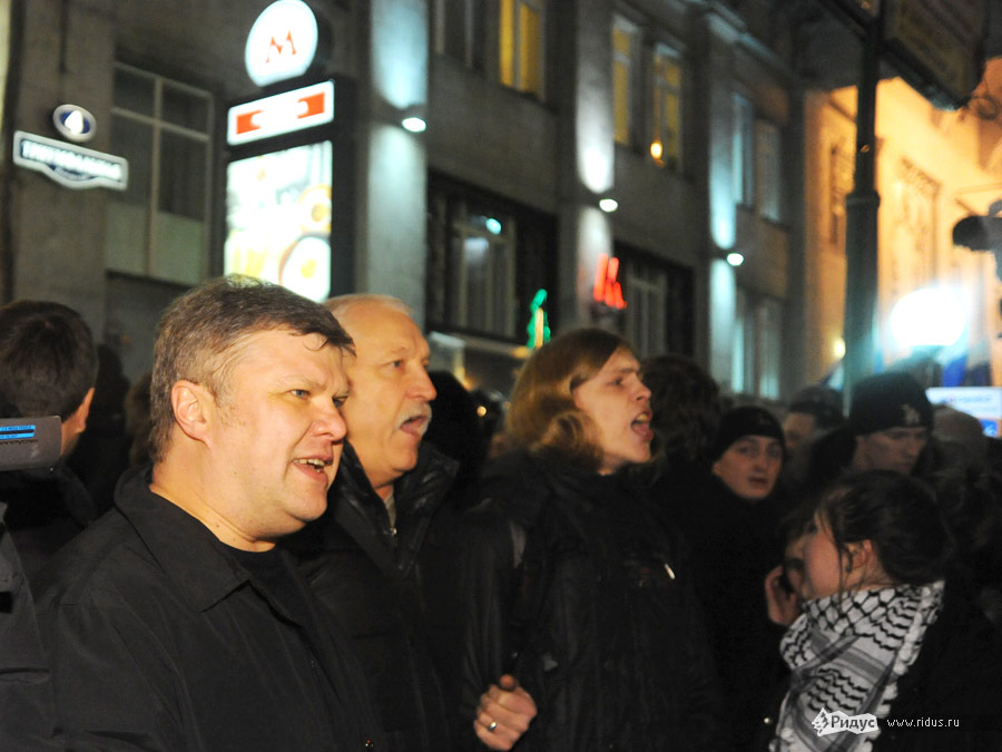 Сергей Митрохин (слева, на первом плане) на митинге оппозиции на Триумфальной площади в Москве 6 декабря 2011 года © Василий Максимов/Ridus.ru