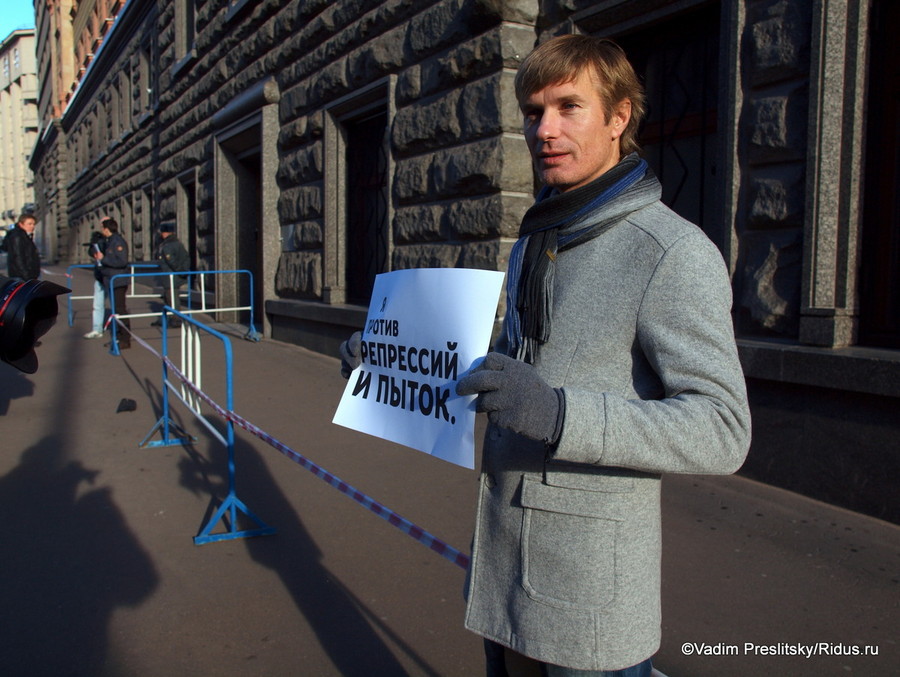 Радикальный националист Николай Бондарик в одиночном пикете у здания ФСБ. Акция 