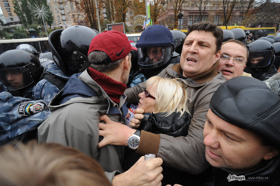 Столкновения сторонников Юлии Тимошенко с милицией в Киеве. © Сергей Полежака/Ridus.ru