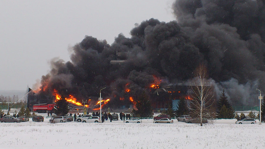 Пожар в красноярском аэропорту «Черемшанка». © Сергей Трудов/РИА Новости