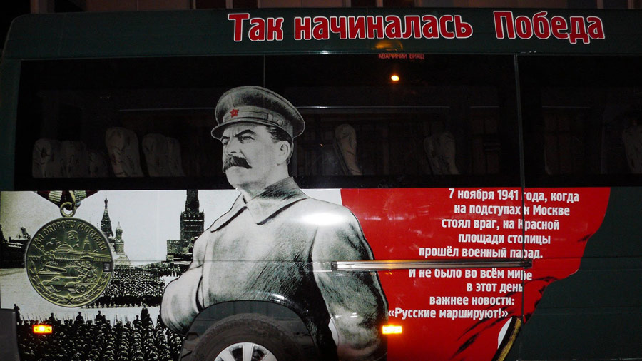Автобус с изображением И. Сталина в Севастополе. © gorgac.blogspot.com